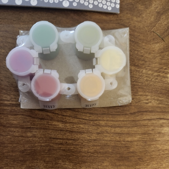 Dimensions Lots of Dots Painting Kit - Picture 11 of 14